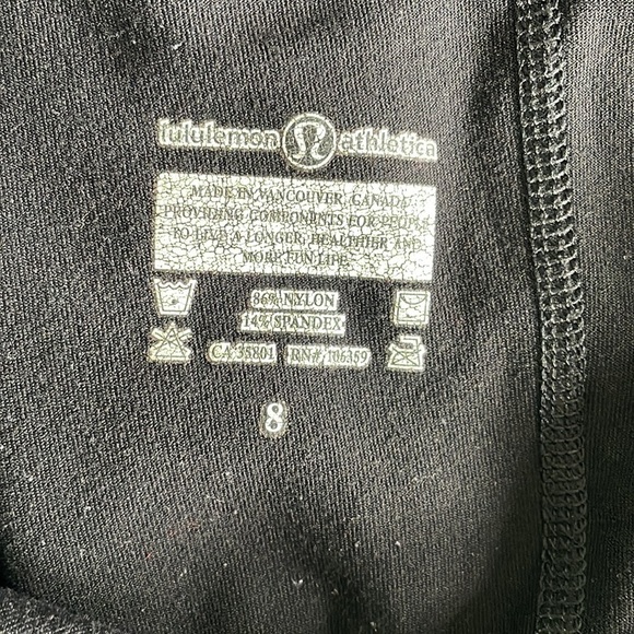 Sz8 Lululemon Black Clam diggers GUC in black with baby blue ribbing accent - Picture 6 of 7